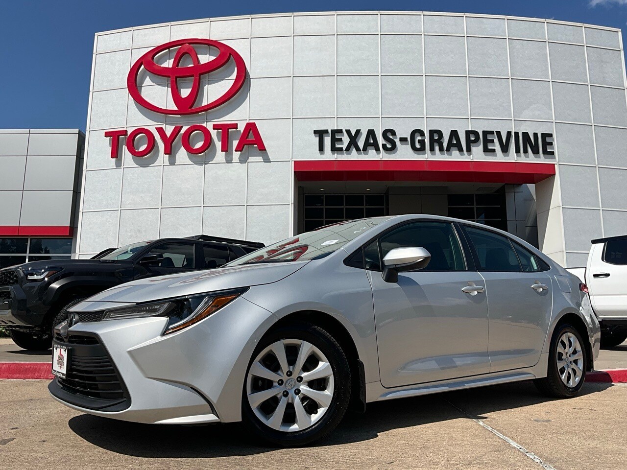 2025 Toyota Corolla LE photo 2