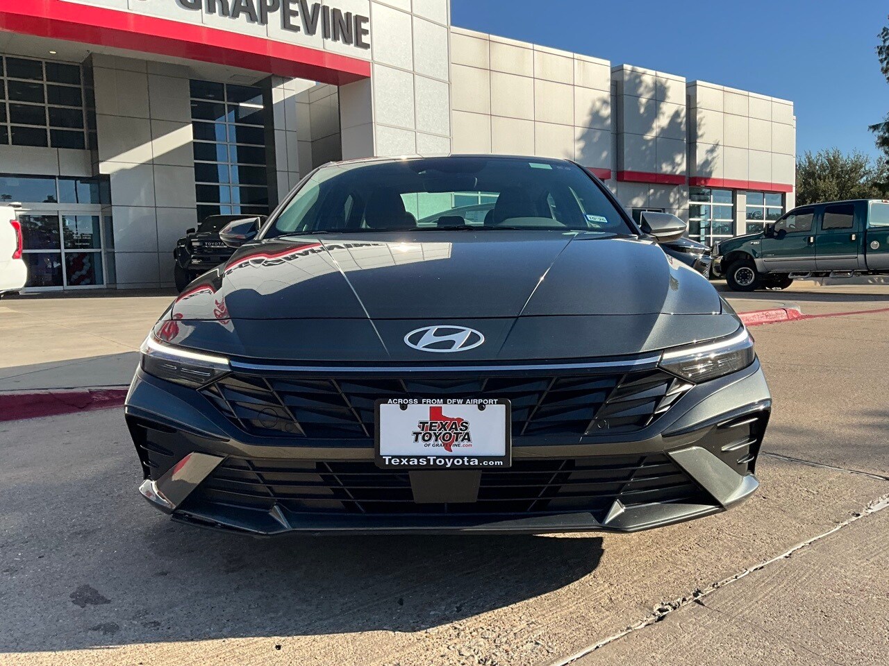 2025 Hyundai Elantra SEL Convenience photo 3