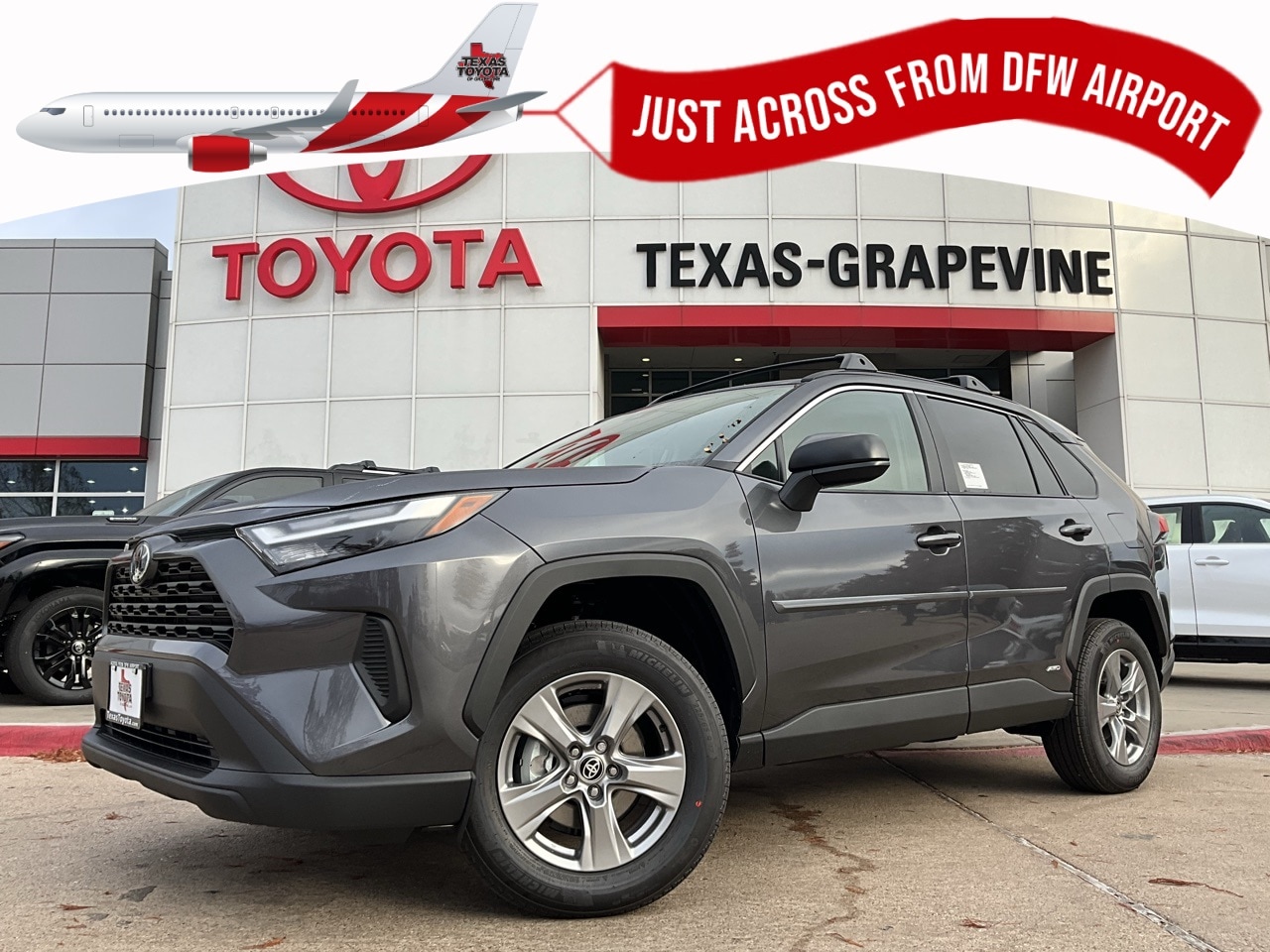 2025 Toyota RAV4 LE's photo