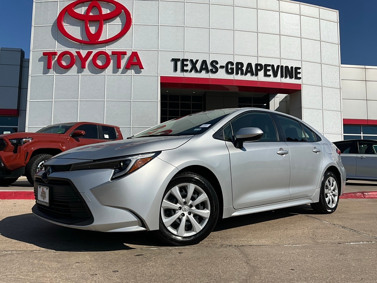 Used 2025 Toyota Corolla LE with VIN JTDBCMFE0S3072411 for sale in Northfield, Minnesota