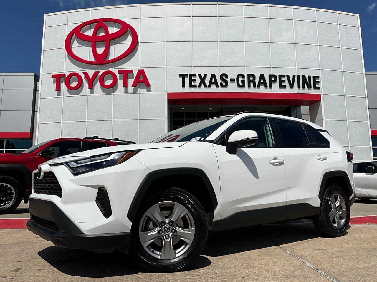 2024 Toyota RAV4 XLE photo 2