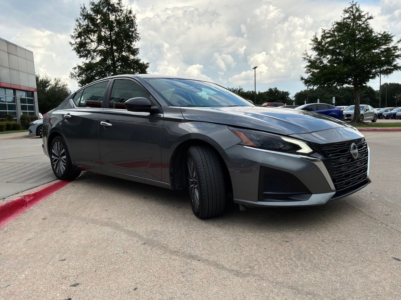 View vehicle photo 4