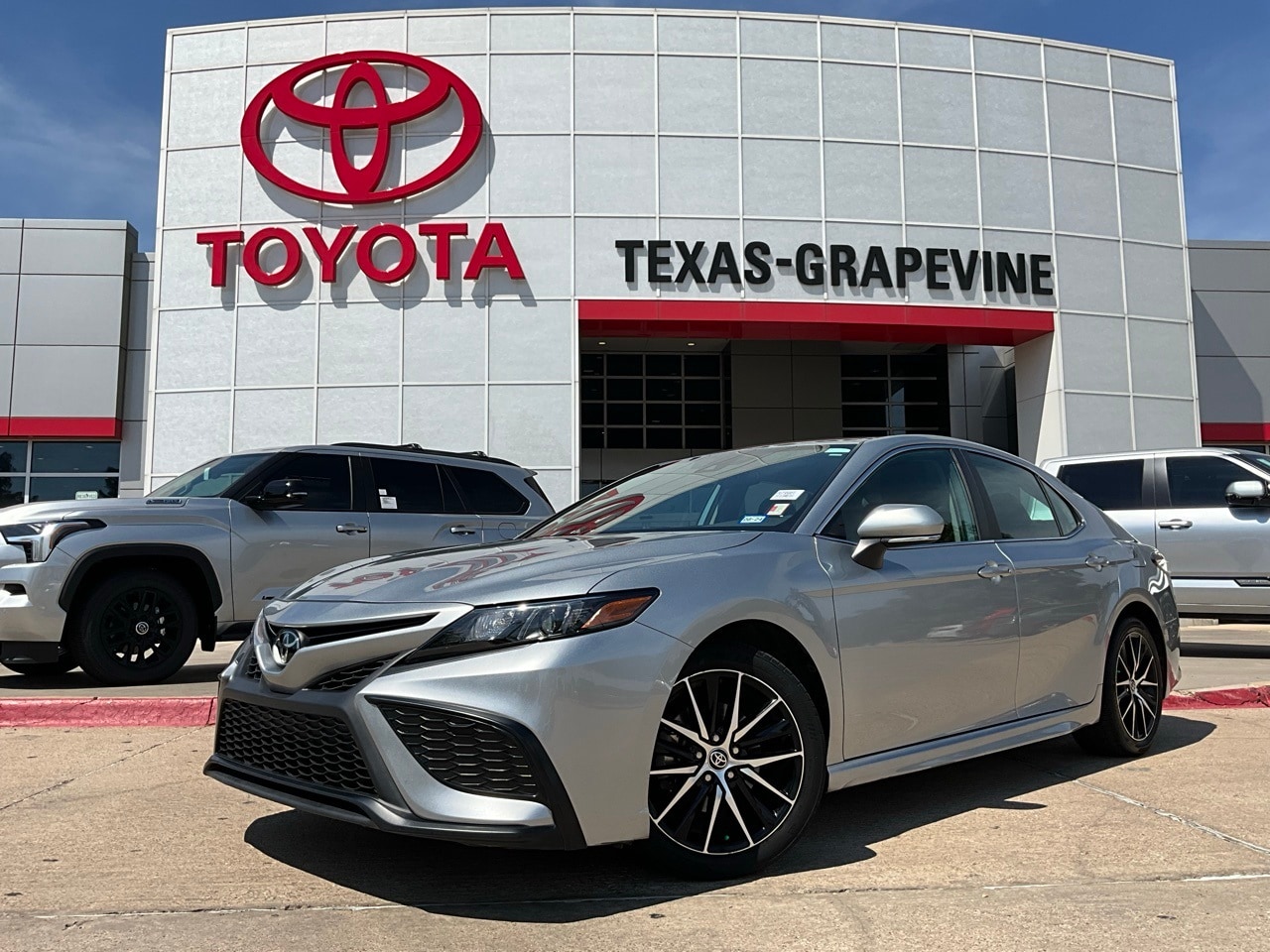 Used 2023 Toyota Camry SE with VIN 4T1G11AK6PU738885 for sale in Grapevine, TX