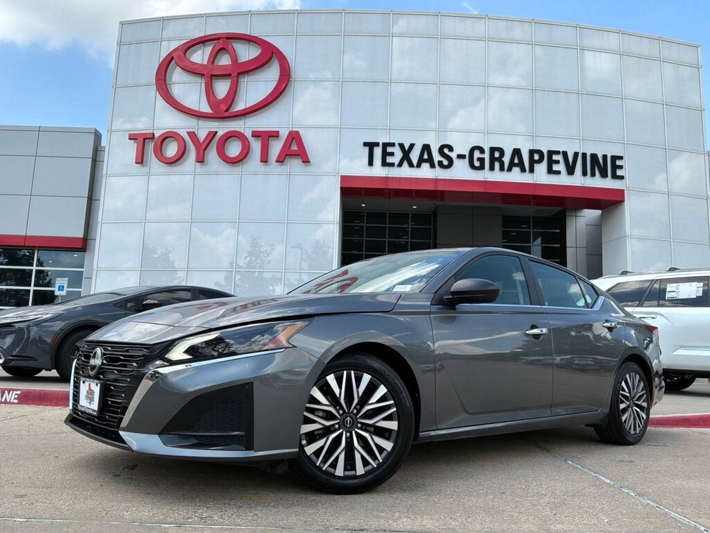 Used 2025 Nissan Altima 2.5 SV Sedan