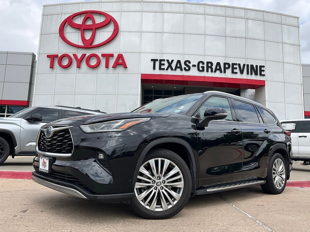 Used 2023 Toyota Highlander Hybrid Platinum SUV