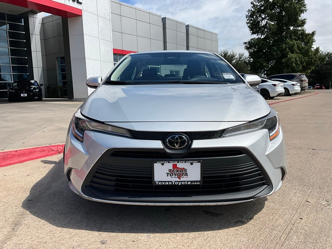 2023 Toyota Corolla LE photo 3