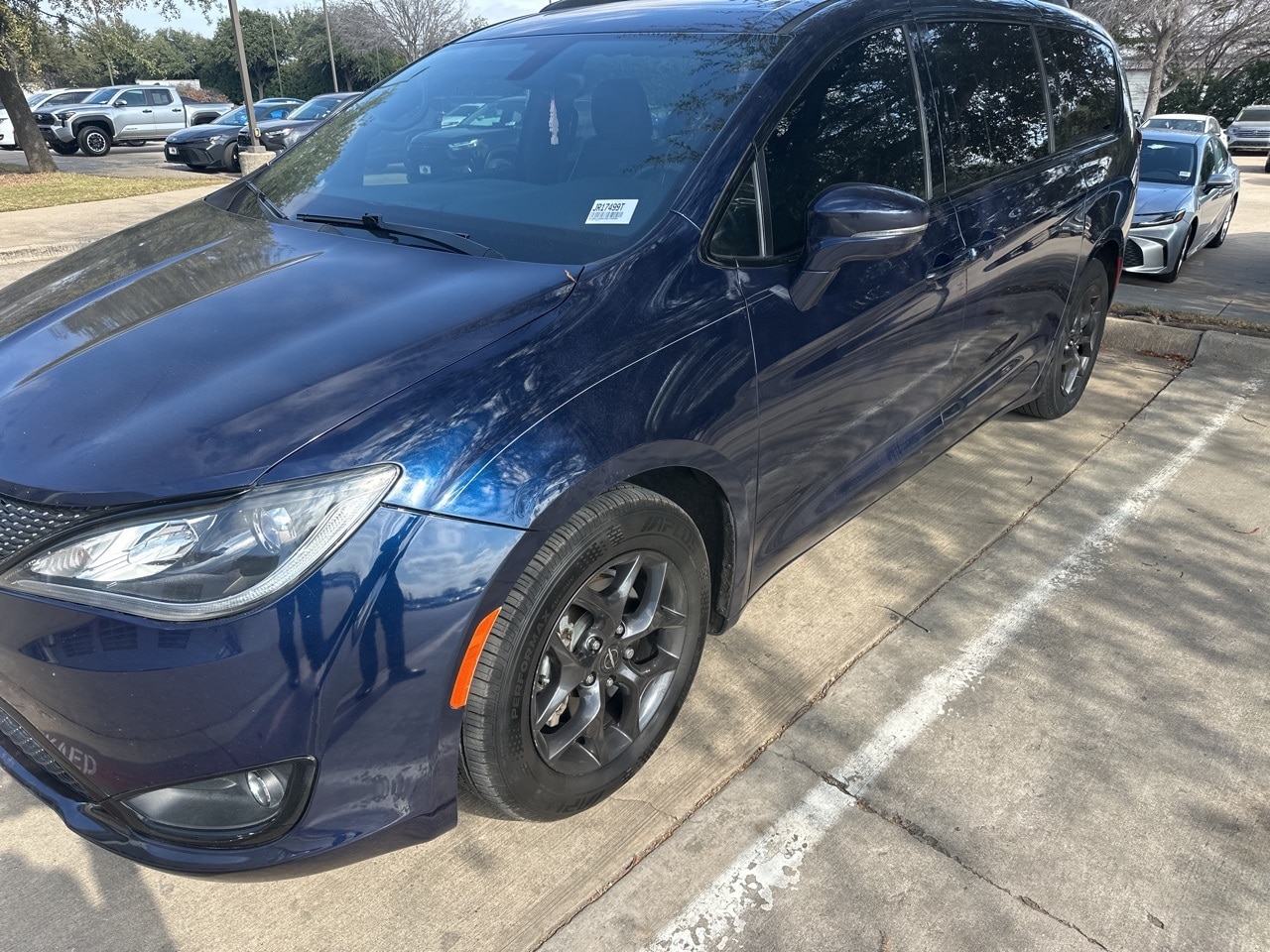 2018 Chrysler Pacifica Limited's photo