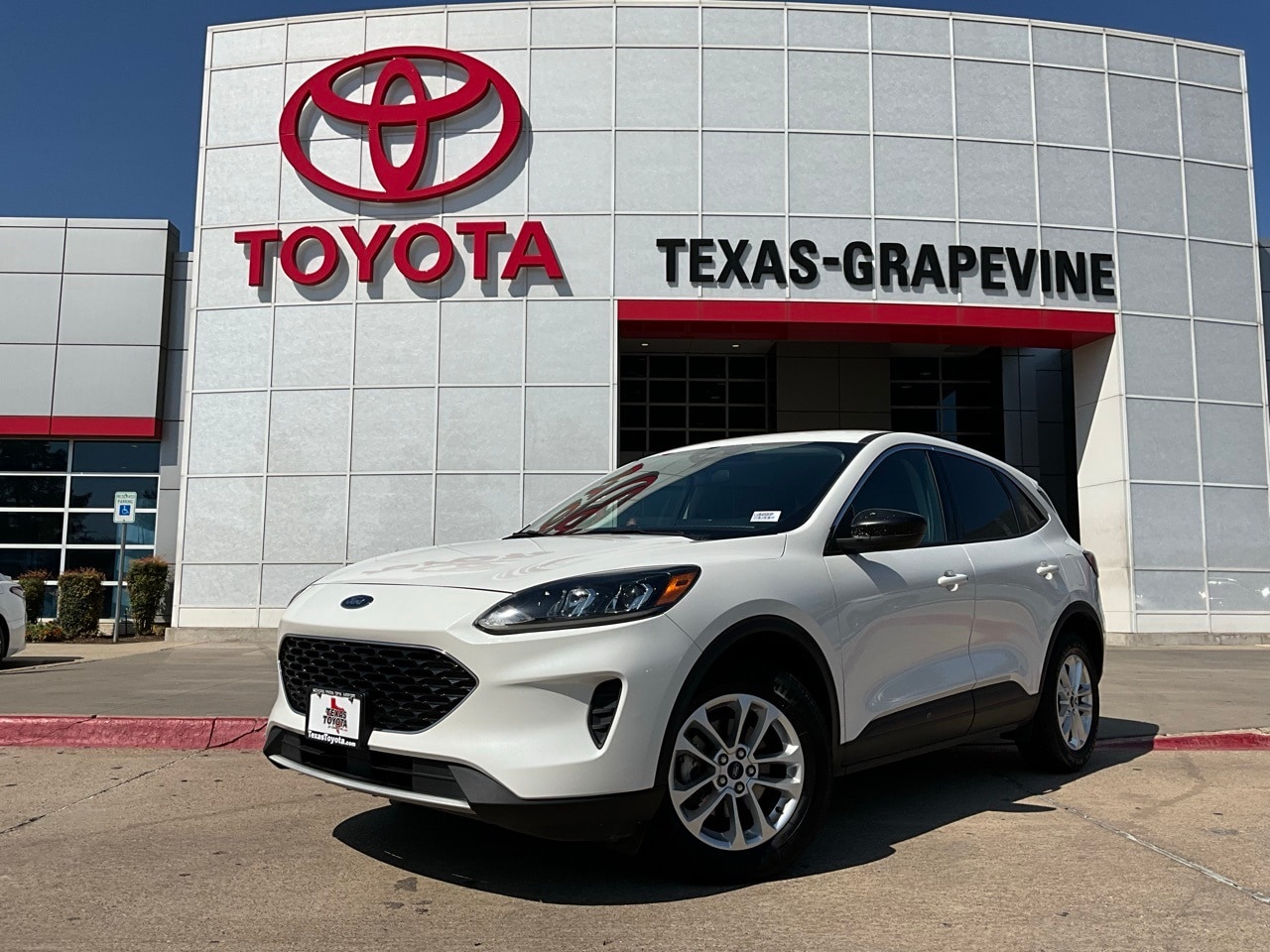 Used 2020 Ford Escape SE with VIN 1FMCU9G69LUB45806 for sale in Grapevine, TX