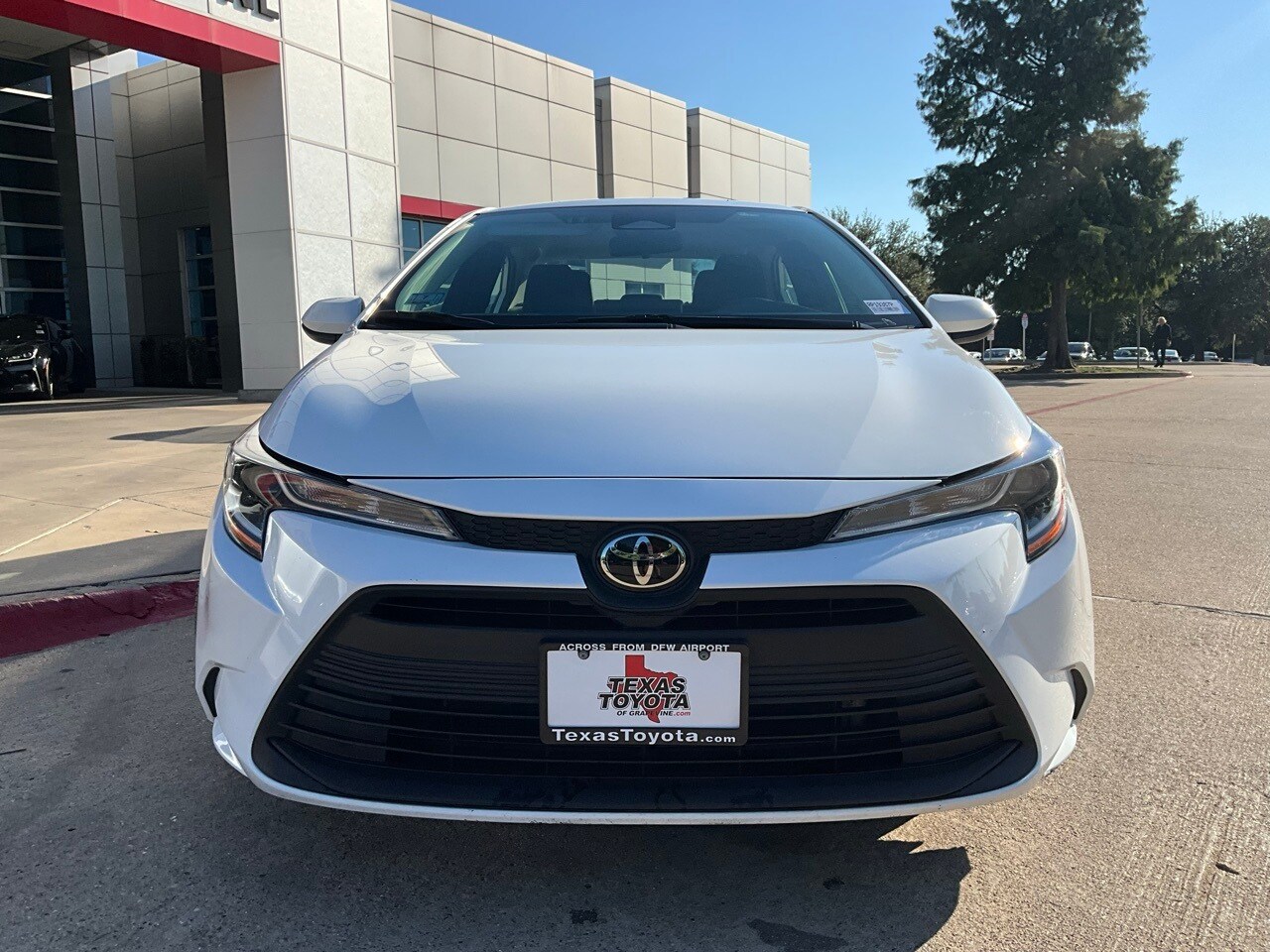2024 Toyota Corolla LE photo 3