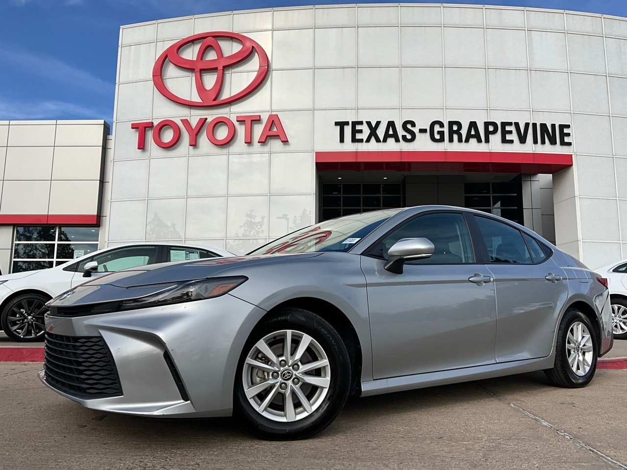 2025 Toyota Camry LE's photo