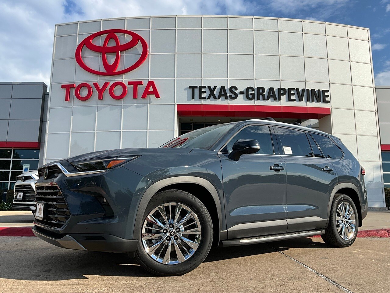 2026 Toyota Grand Highlander Platinum photo 2