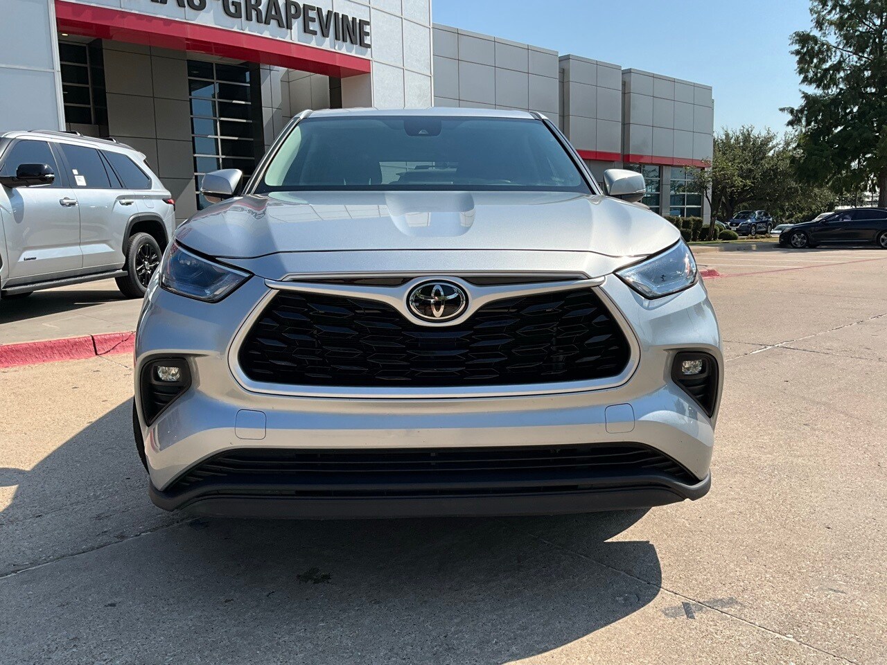 Used 2023 Toyota Highlander LE with VIN 5TDKDRAH1PS038415 for sale in Grapevine, TX