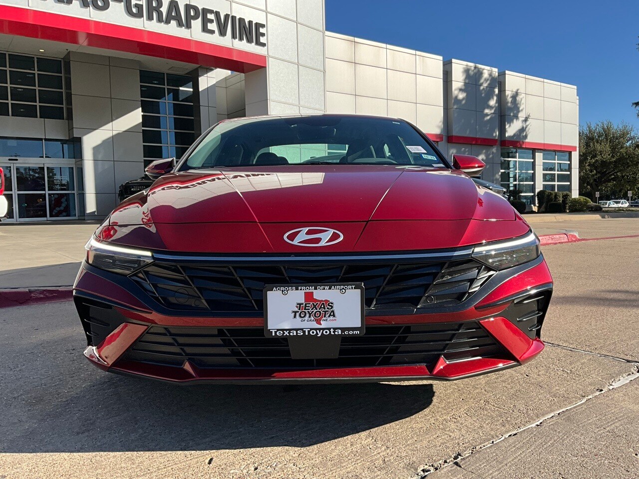 2025 Hyundai Elantra SEL Convenience photo 3