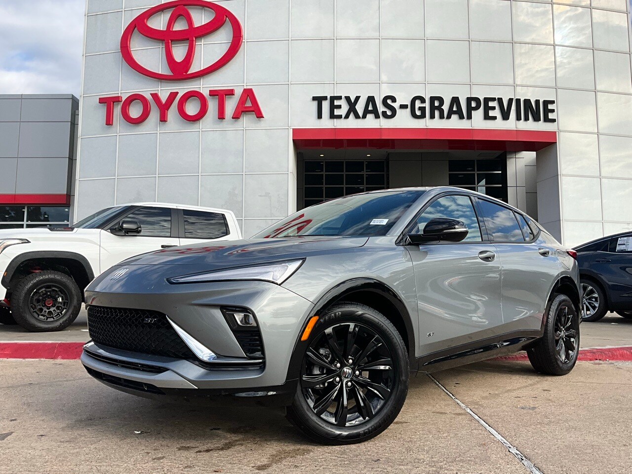 2025 Buick Envista ST photo 2