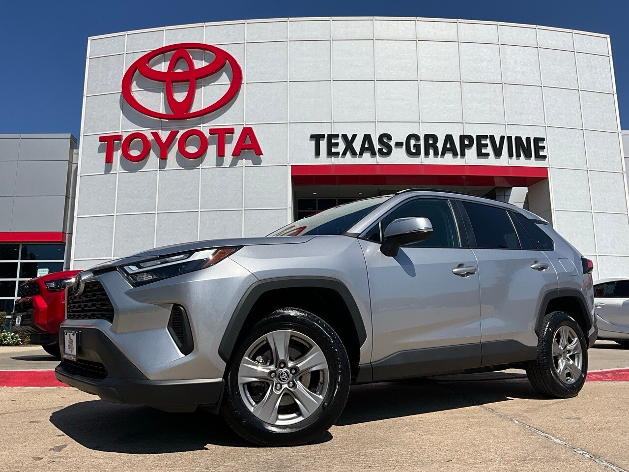 2024 Toyota RAV4 XLE photo 2
