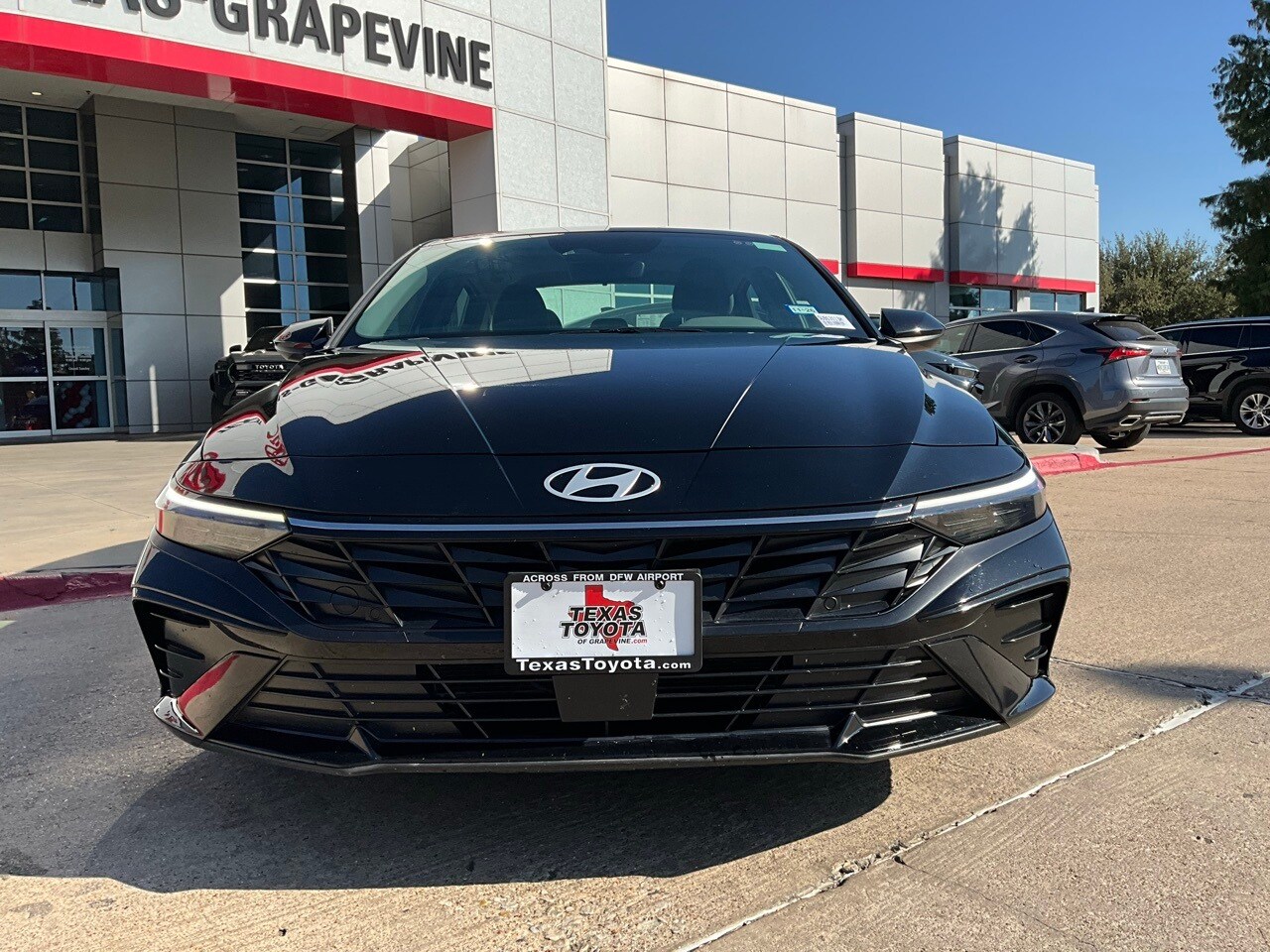 2025 Hyundai Elantra SEL Convenience photo 3