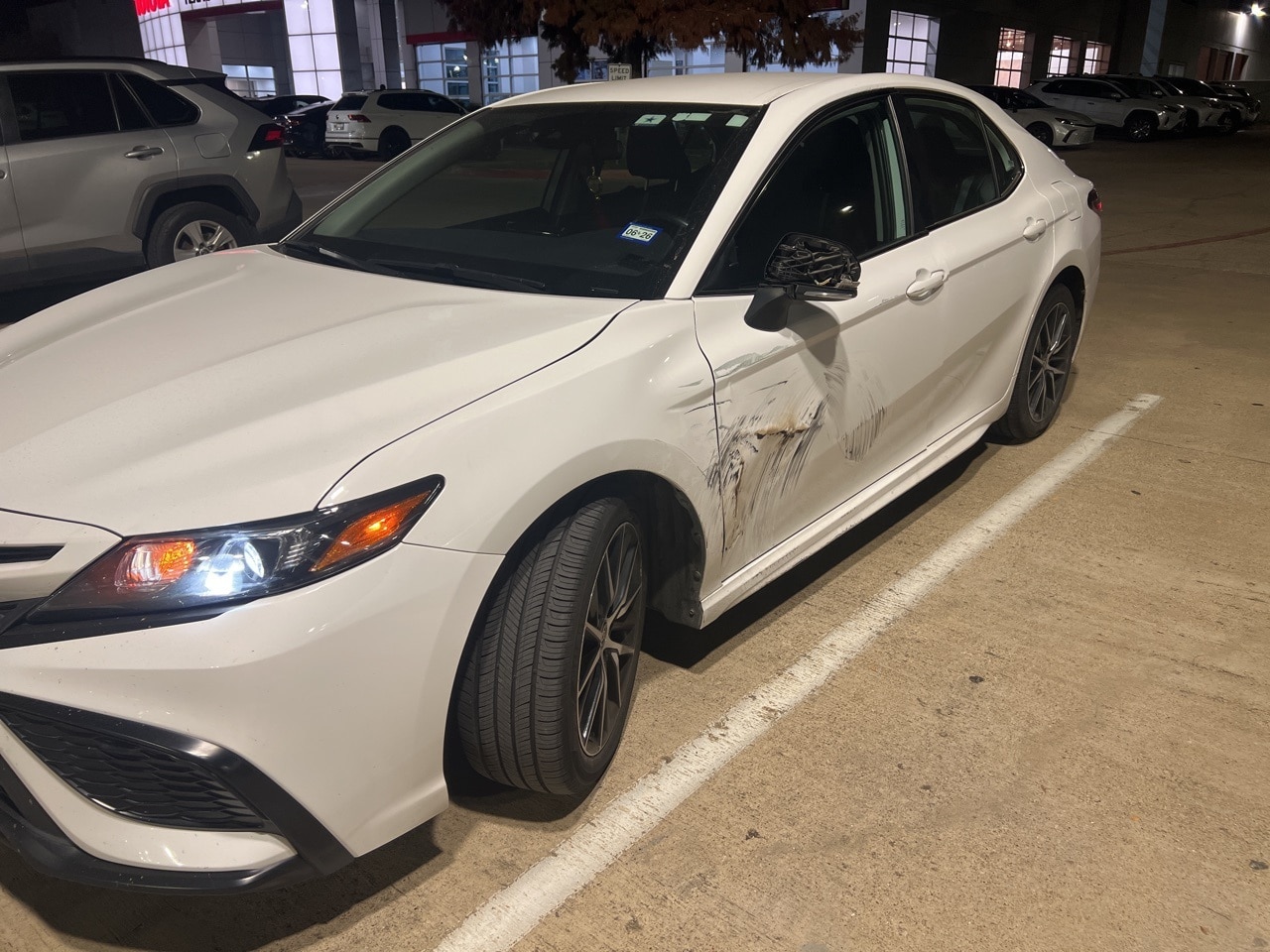 2023 Toyota Camry SE's photo