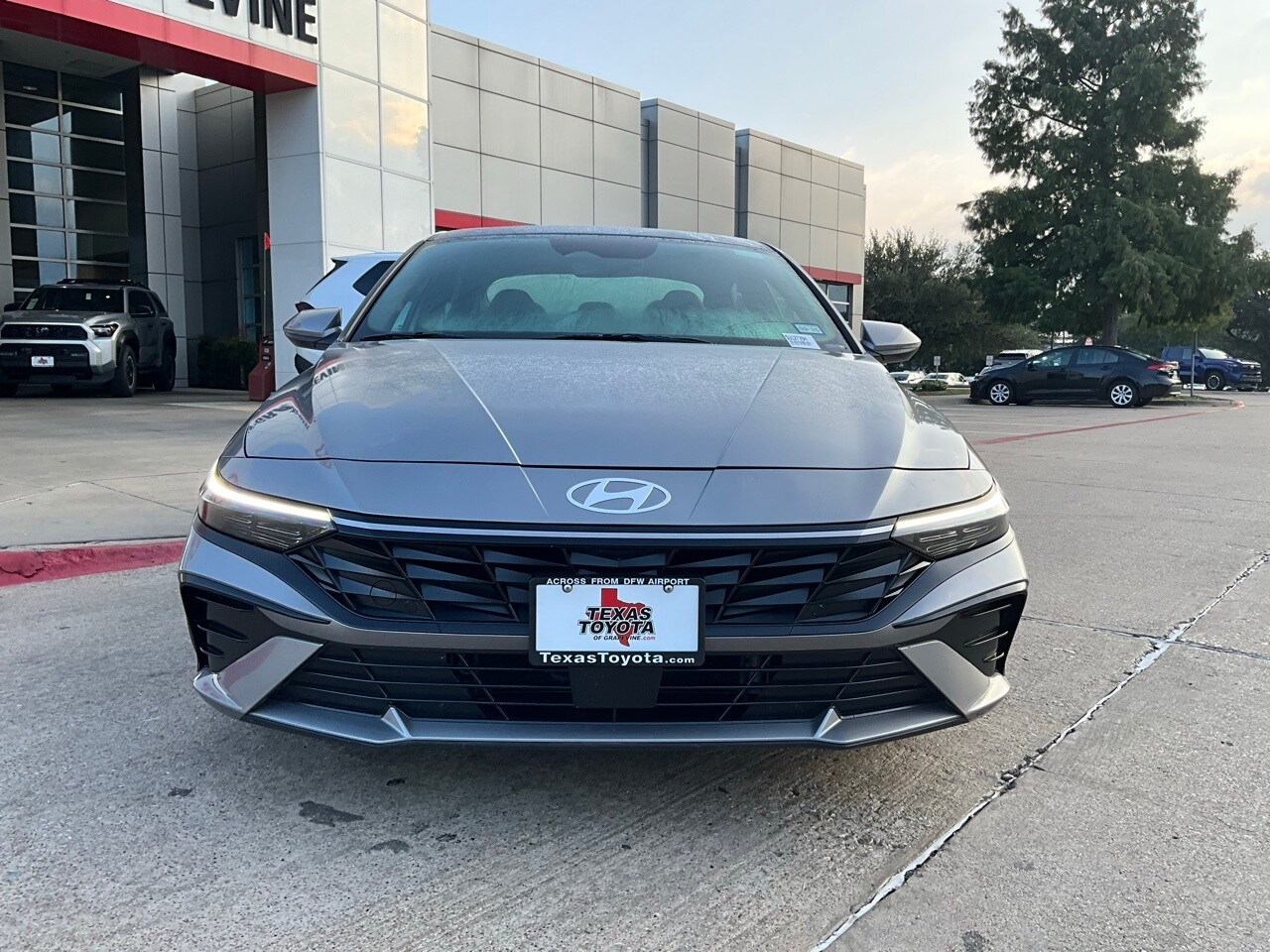 2025 Hyundai Elantra Hybrid Limited photo 3