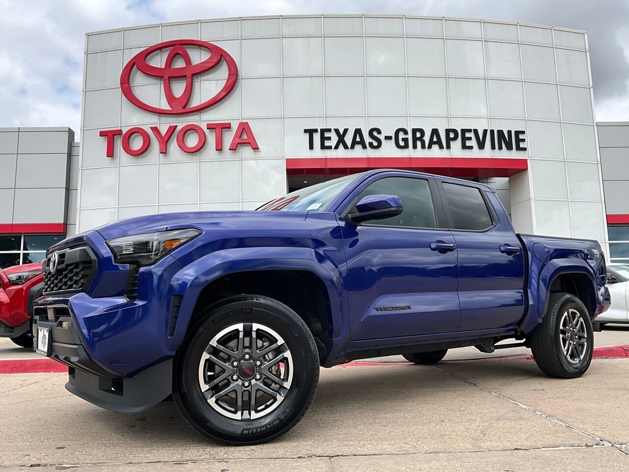 2024 Toyota Tacoma TRD Sport photo 2
