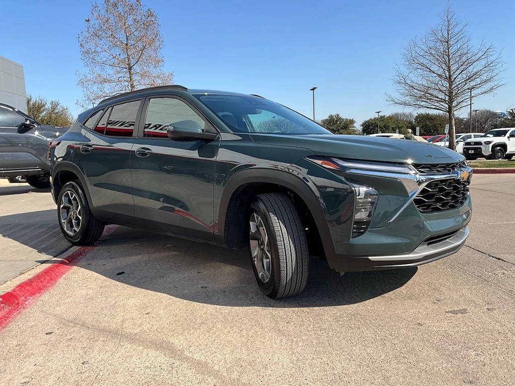 Used 2025 Chevrolet Trax LT SUV