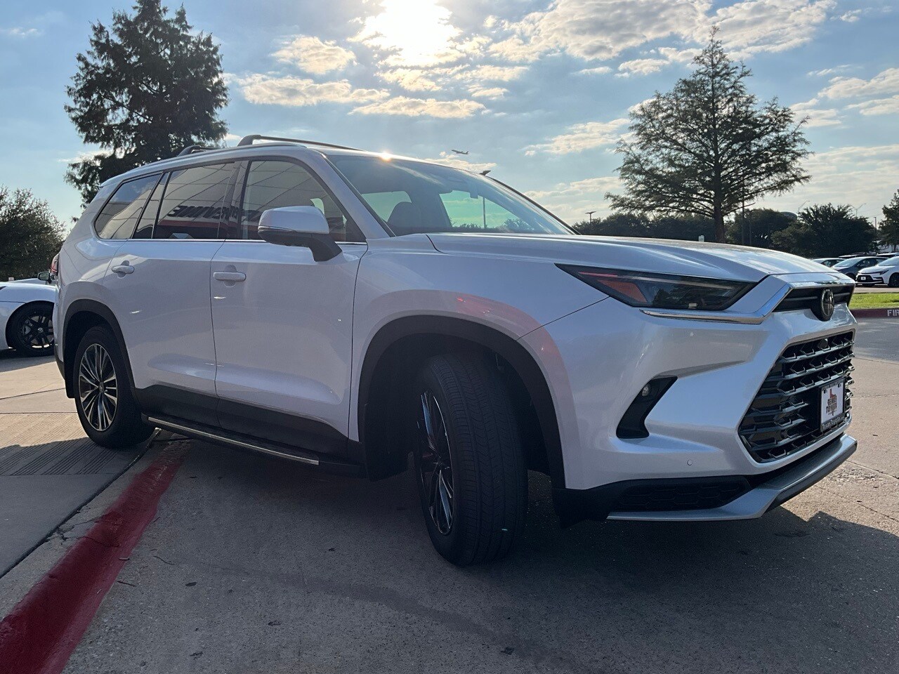 2026 Toyota Highlander Hybrid Platinum photo 4