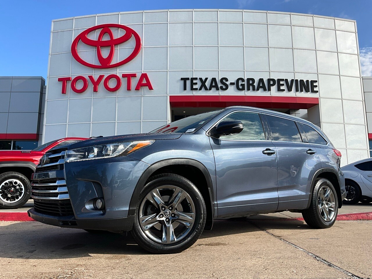 2017 Toyota Highlander Limited Platinum photo 2