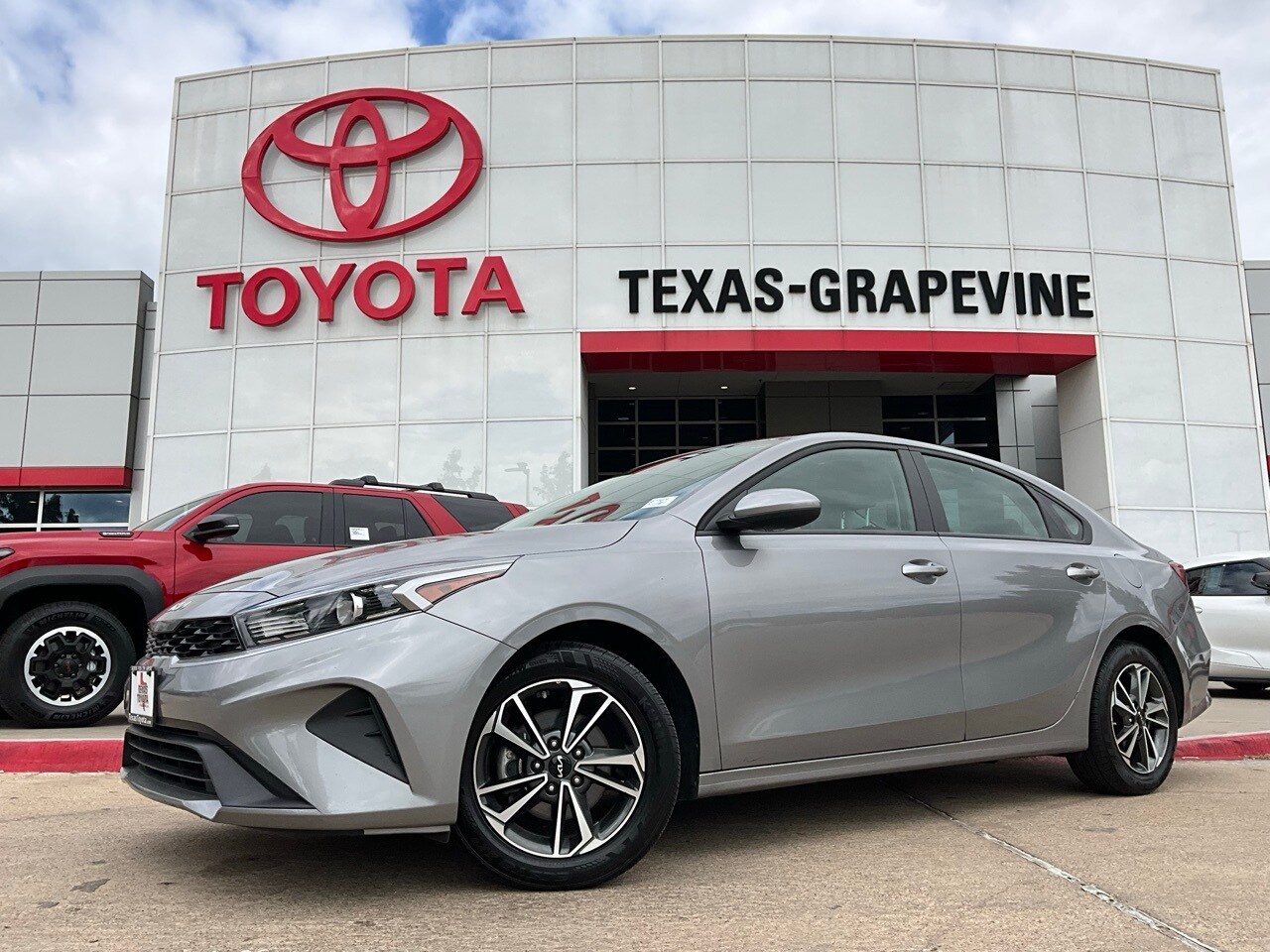 2024 Kia Forte LXS photo 2