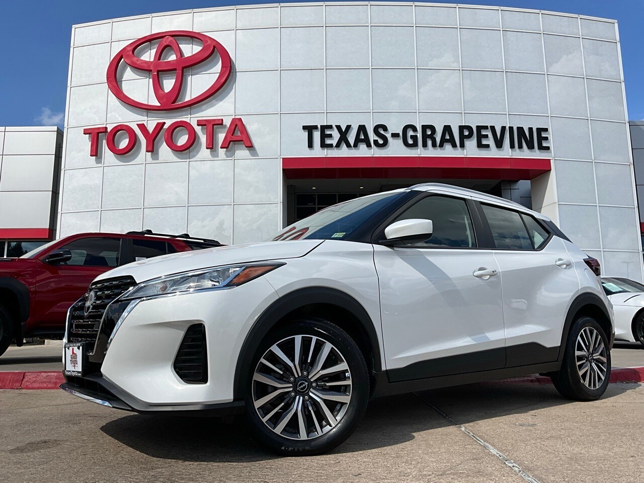 2024 Nissan Kicks SV photo 2