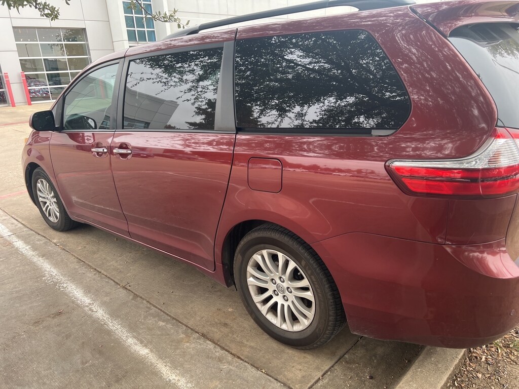 Used 2016 Toyota Sienna XLE Minivan/Van