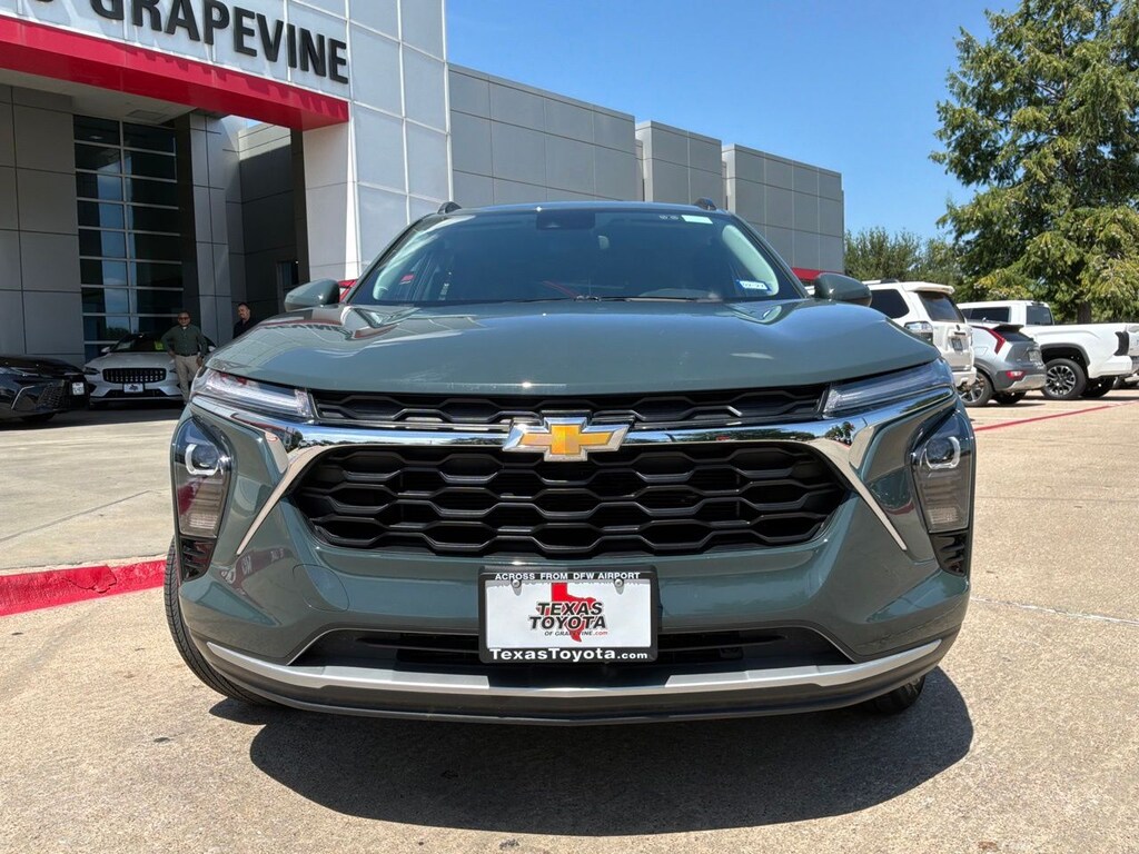 Used 2025 Chevrolet Trax LT SUV