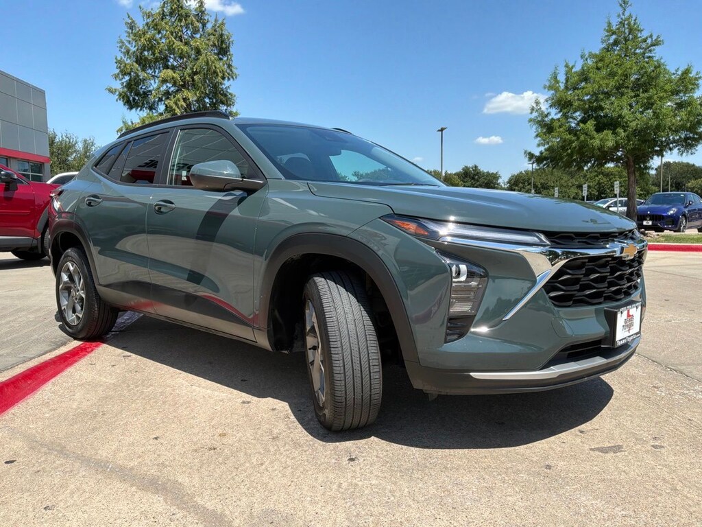 Used 2025 Chevrolet Trax LT SUV