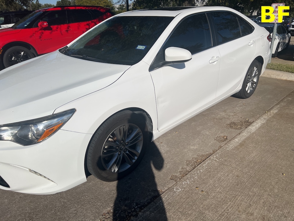 Used 2017 Toyota Camry SE Sedan