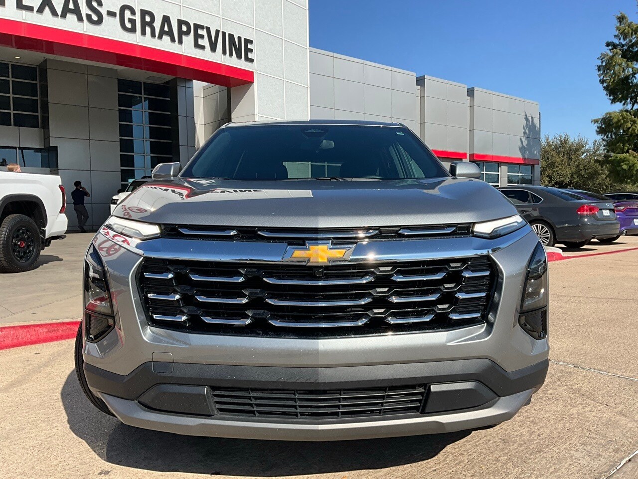 2025 Chevrolet Equinox LT photo 3