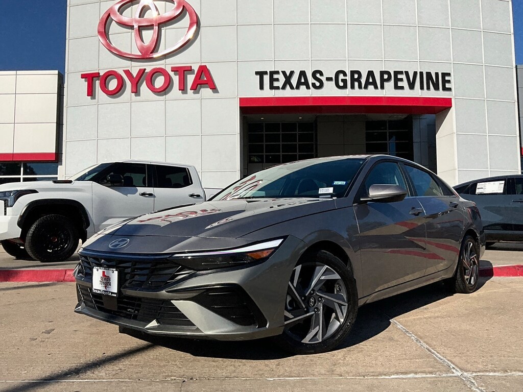 Used 2025 Hyundai Elantra SEL Convenience Sedan