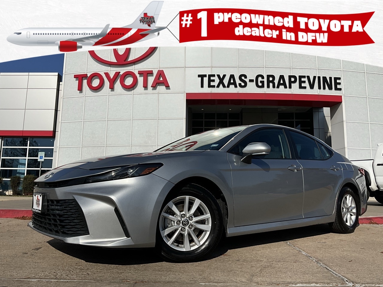 2025 Toyota Camry LE's photo