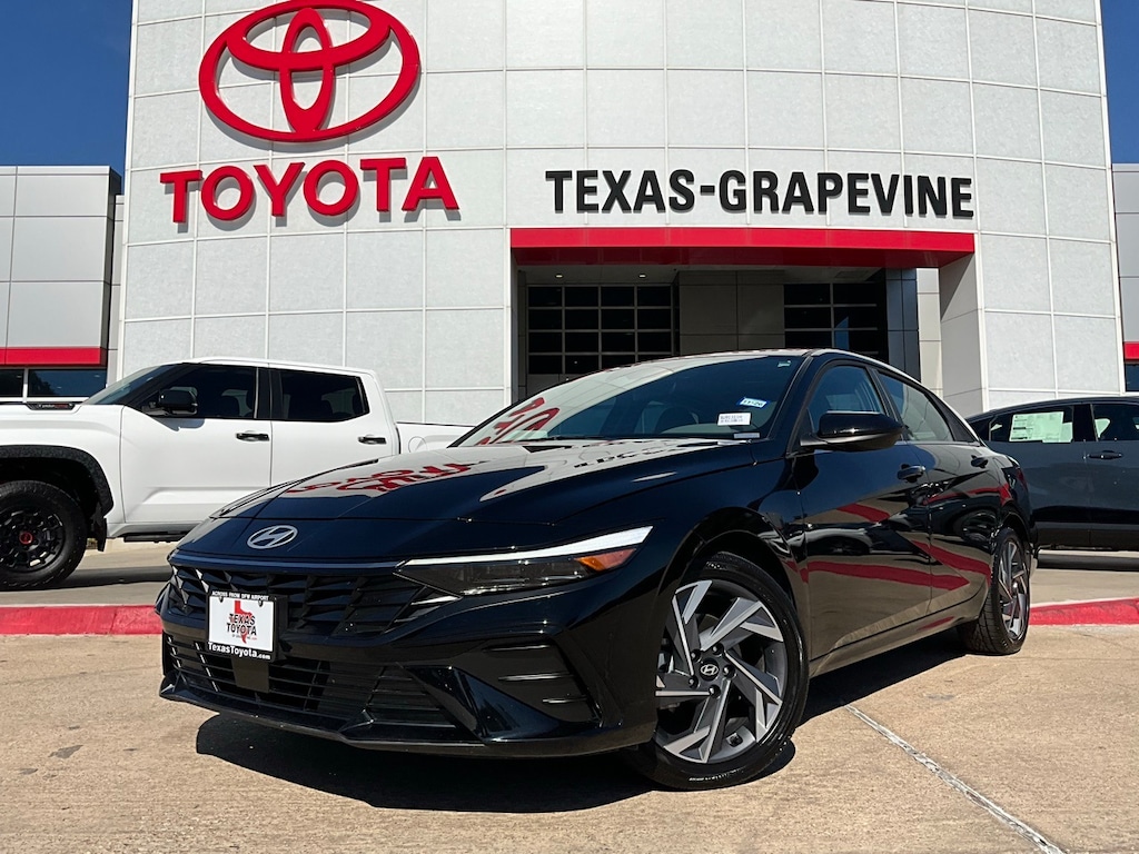 Used 2025 Hyundai Elantra SEL Convenience Sedan