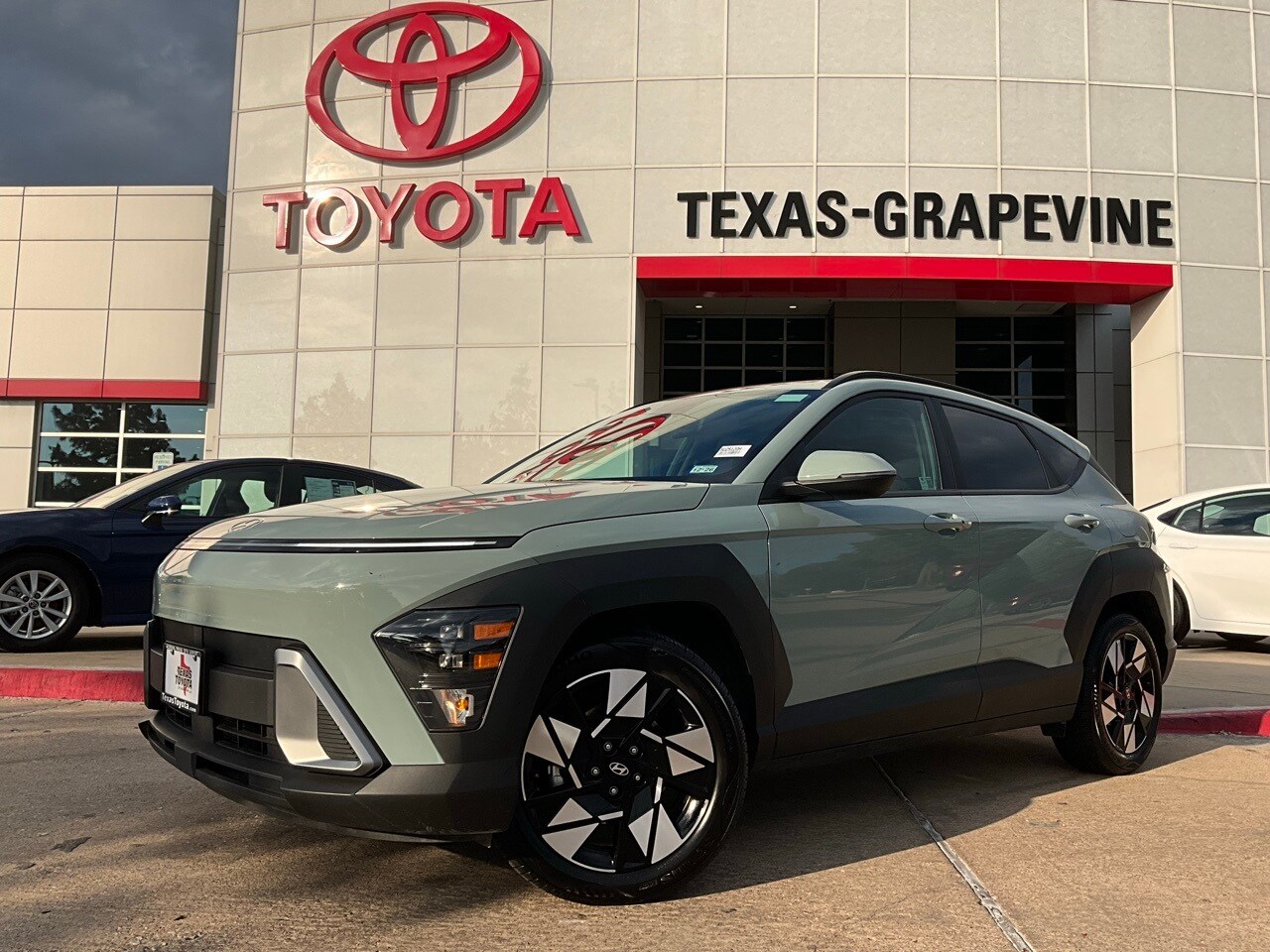 2025 Hyundai Kona SEL photo 2