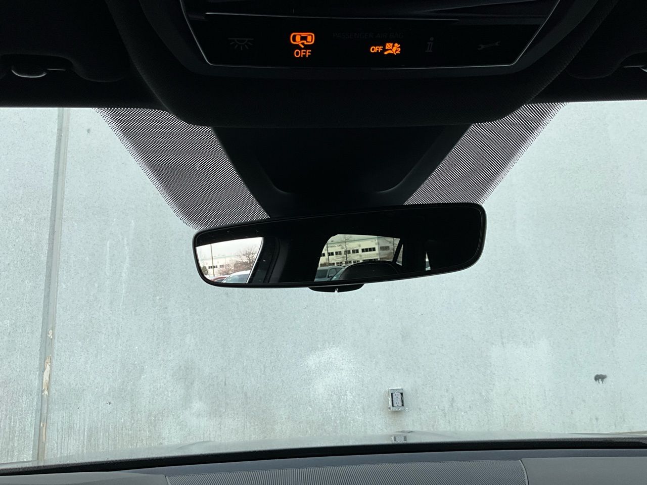 2025 Volkswagen Atlas Cross Sport SE w/Tech - Photo 17