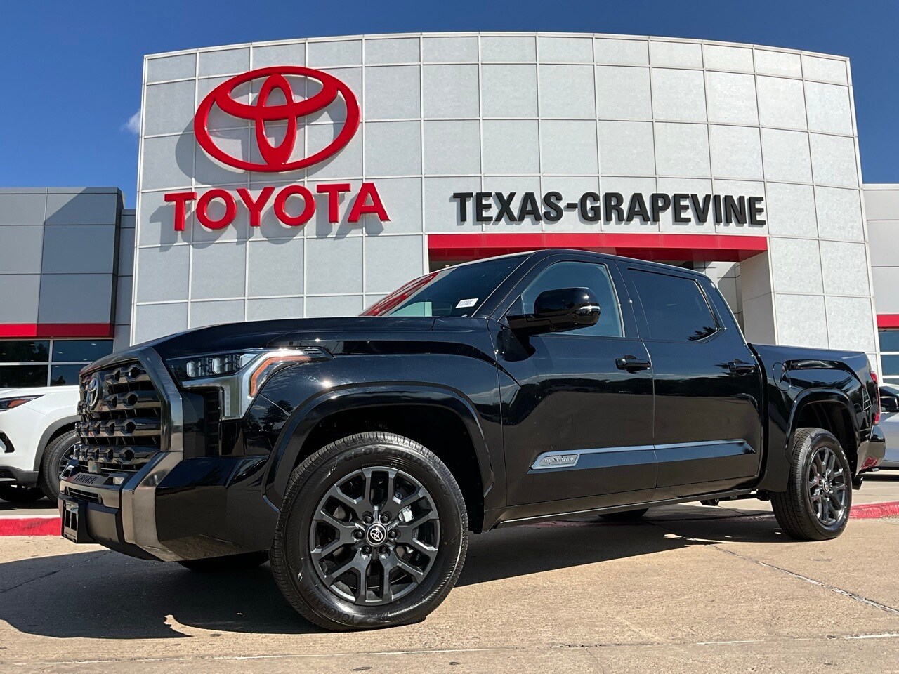 2025 Toyota Tundra Platinum photo 2