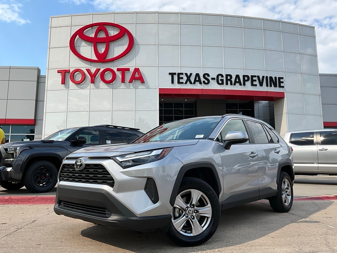 Used 2023 Toyota RAV4 XLE with VIN 2T3W1RFVXPW265903 for sale in Grapevine, TX