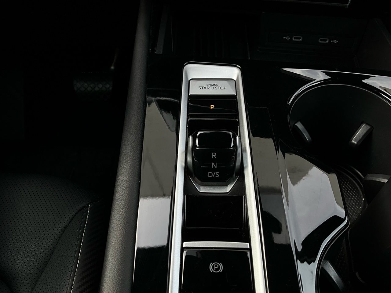 2025 Volkswagen Atlas Cross Sport SE w/Tech - Photo 24