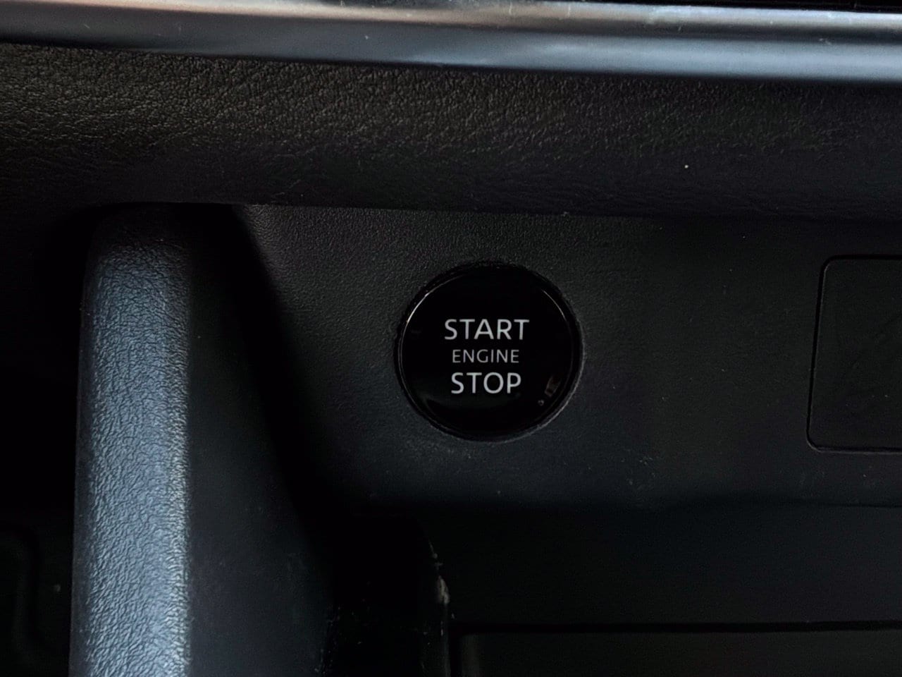 2025 Nissan Rogue SV - Photo 29