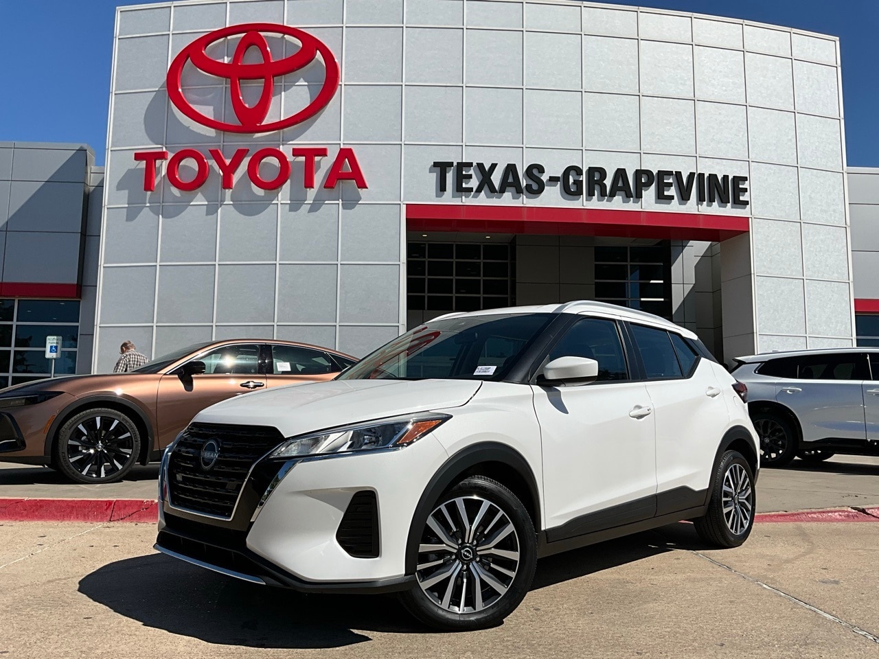 Used 2023 Nissan Kicks SV with VIN 3N1CP5CV2PL512887 for sale in Grapevine, TX