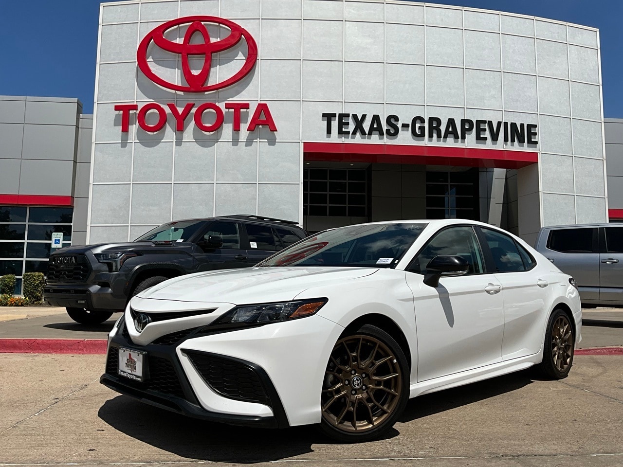 Used 2023 Toyota Camry SE with VIN 4T1G11AK2PU114405 for sale in Grapevine, TX