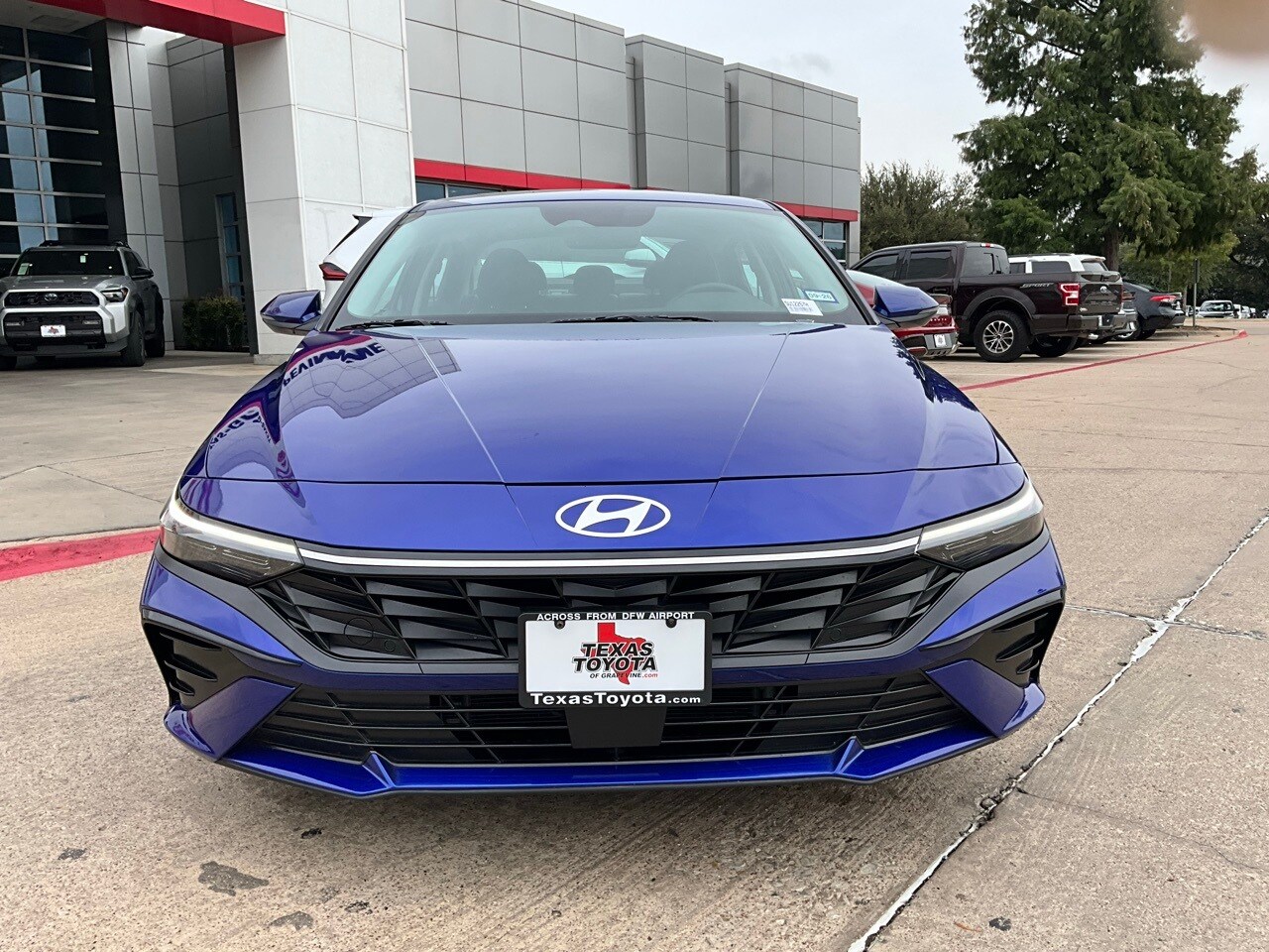 2025 Hyundai Elantra Hybrid Limited photo 3