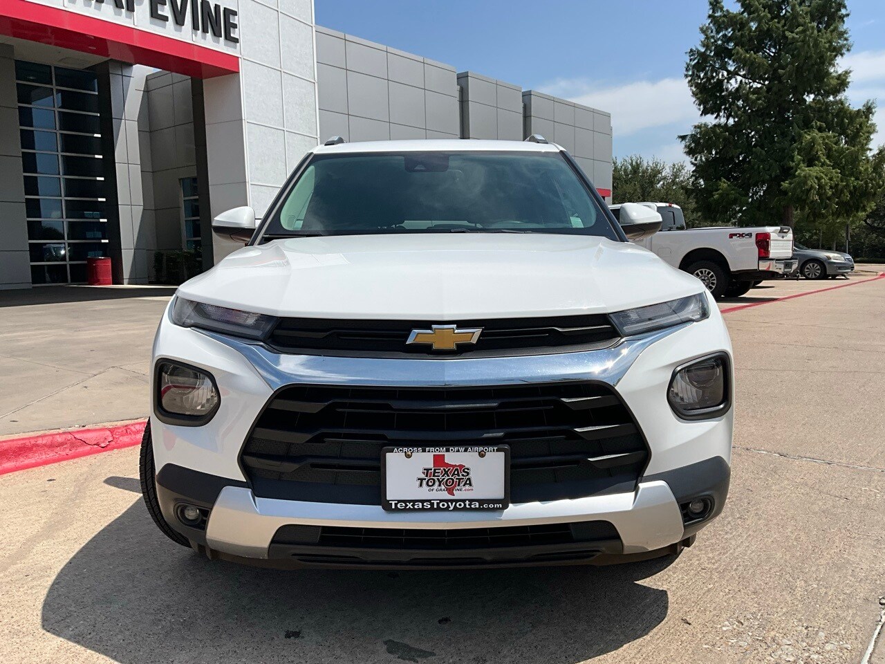 2023 Chevrolet Trailblazer LT photo 3