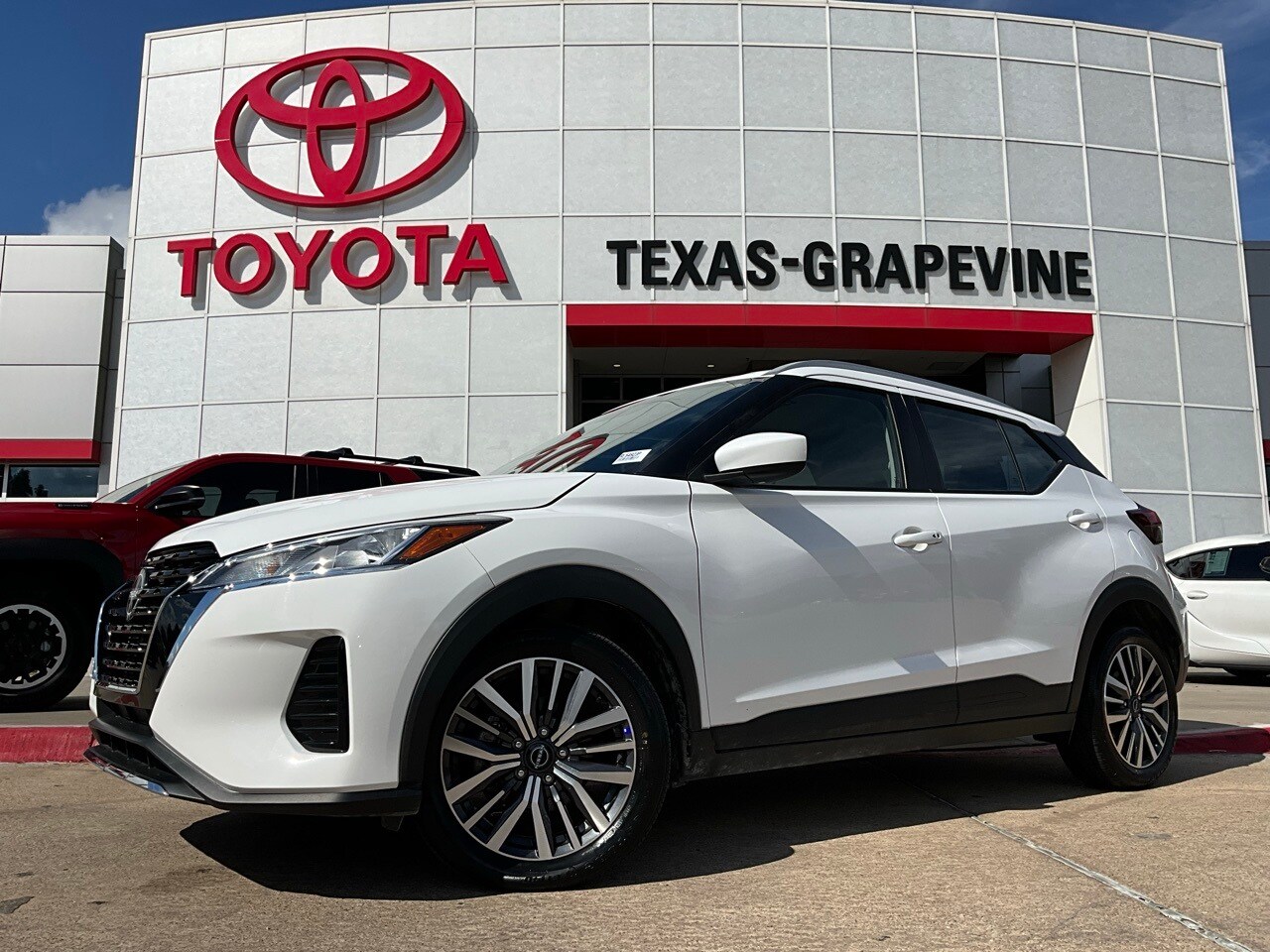 2024 Nissan Kicks SV photo 2