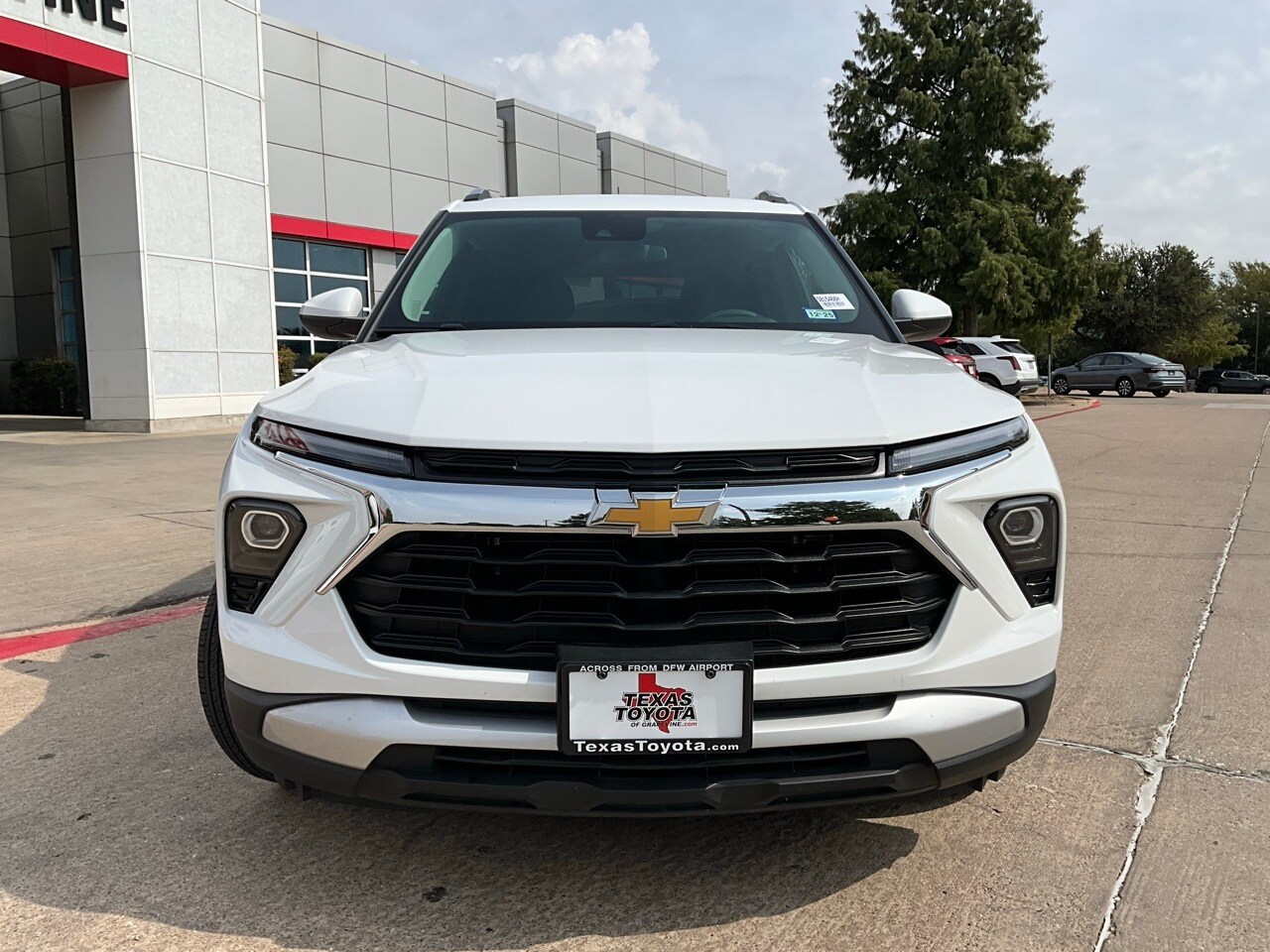 2025 Chevrolet Trailblazer LT photo 2