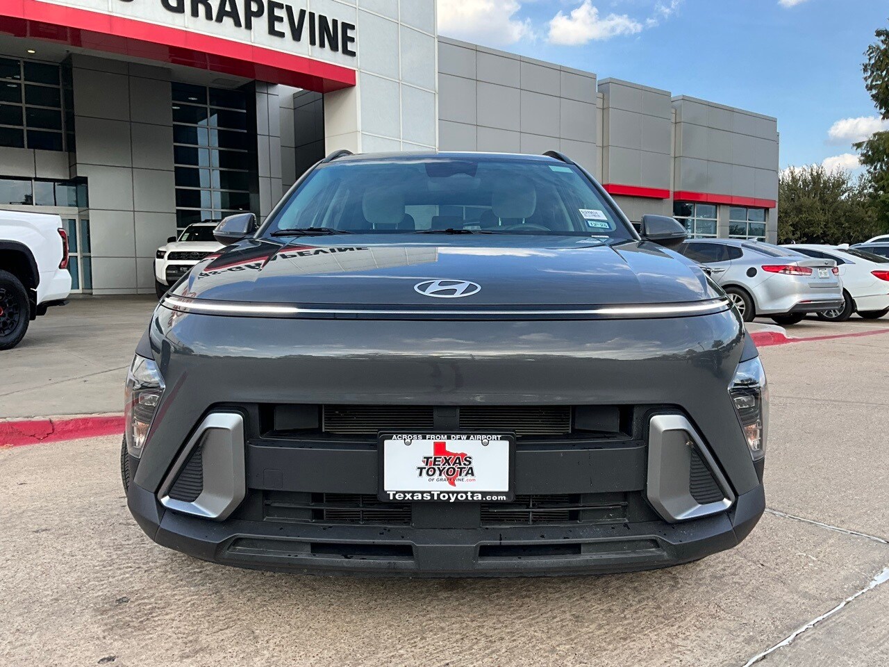 2025 Hyundai Kona SEL photo 3