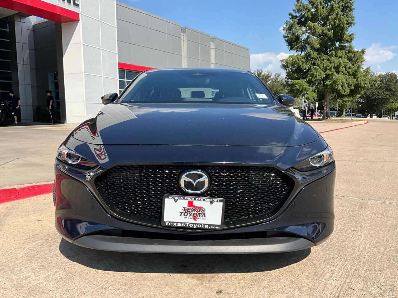 2024 Mazda Mazda3 2.5 s Preferred Hatchback photo 3